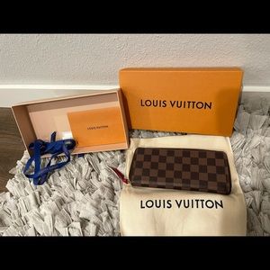 100% Authentic Louis Vuitton Zippy Wallet
